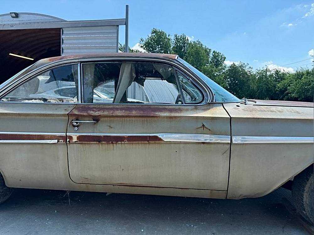 Chevrolet-Impala-1961-custom-18