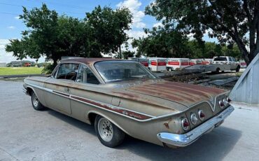Chevrolet-Impala-1961-custom-2