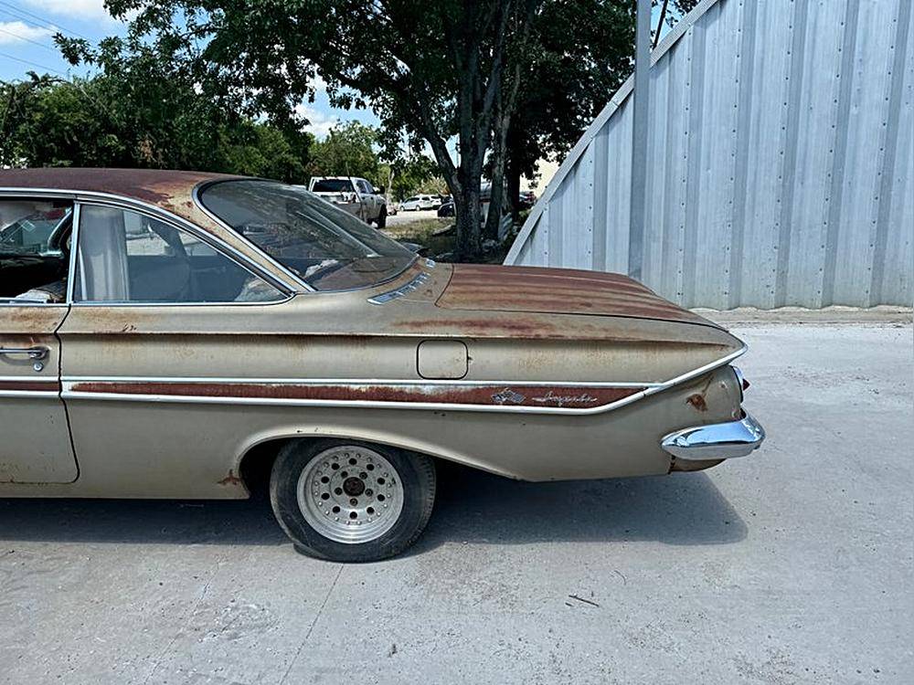Chevrolet-Impala-1961-custom-20