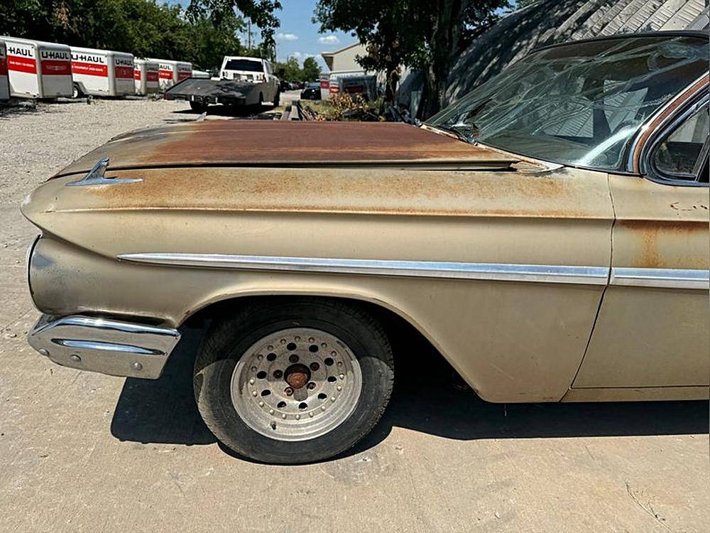 Chevrolet-Impala-1961-custom-22