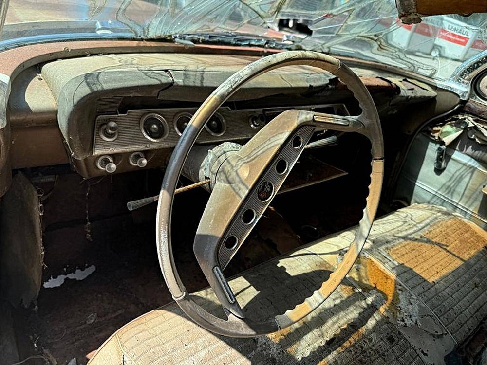 Chevrolet-Impala-1961-custom-8