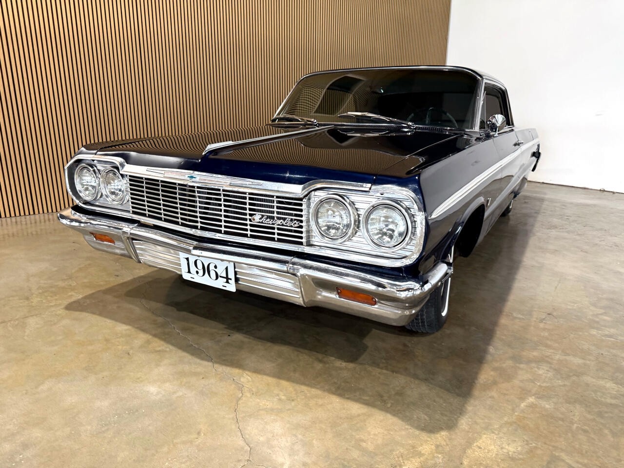 Chevrolet-Impala-1964-American-Muscle-Car-2