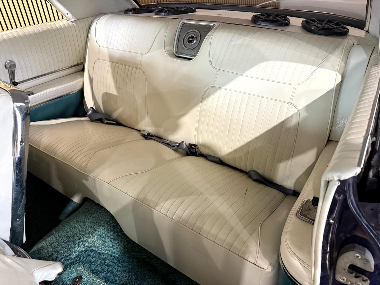 Chevrolet-Impala-1964-American-Muscle-Car-30
