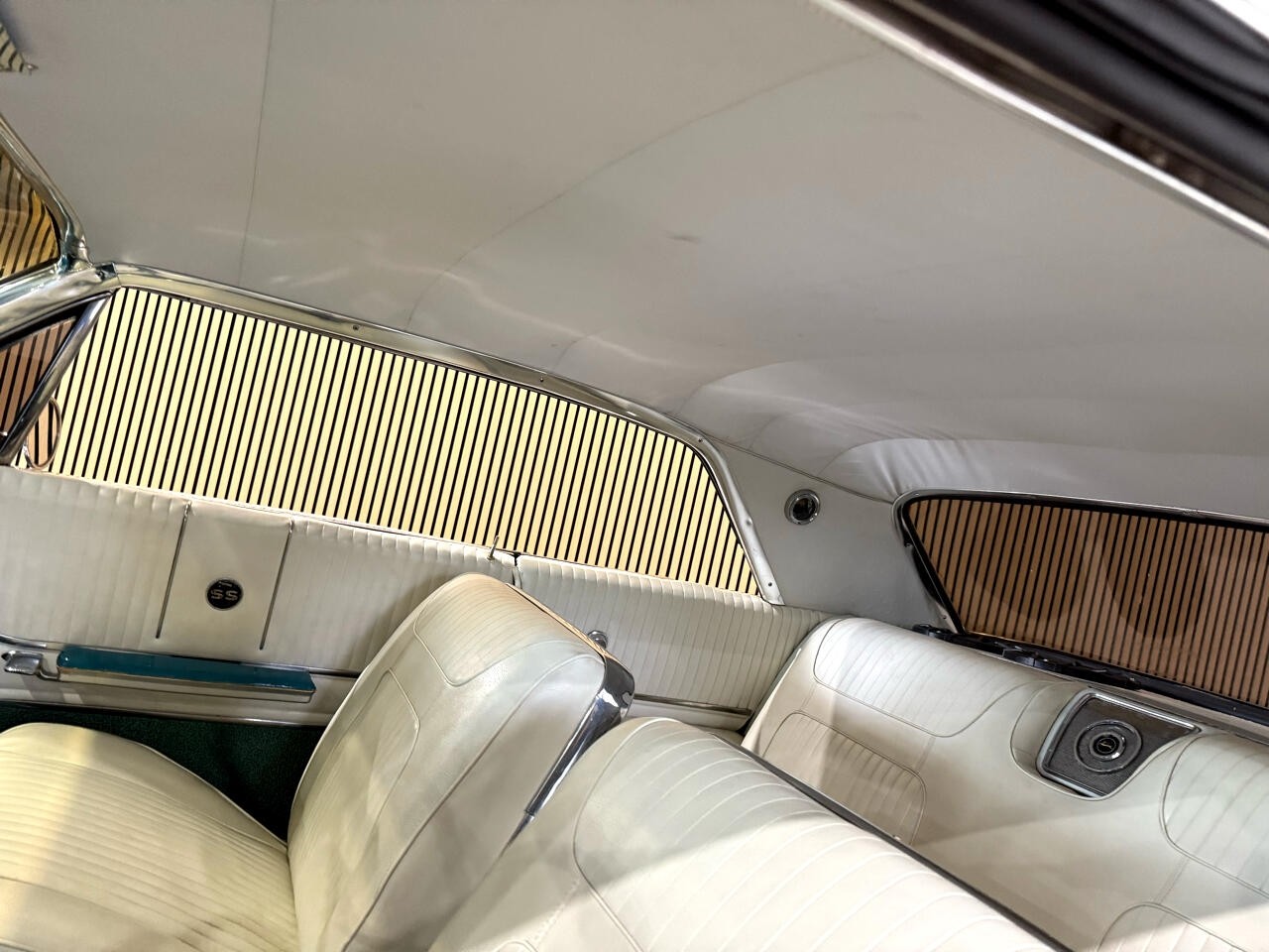 Chevrolet-Impala-1964-American-Muscle-Car-34