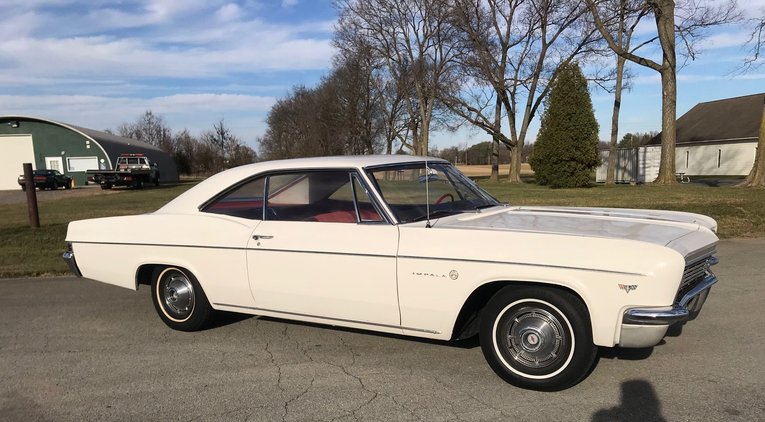 Chevrolet-Impala-1966-White-Red-7
