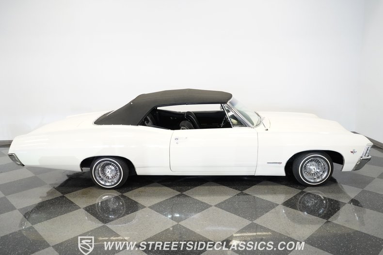 Chevrolet-Impala-1967-Ermine-White-Black-14