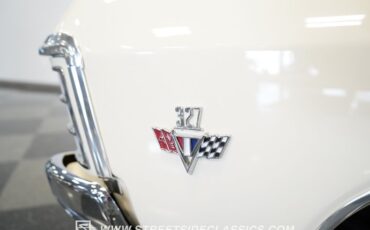 Chevrolet-Impala-1967-Ermine-White-Black-33