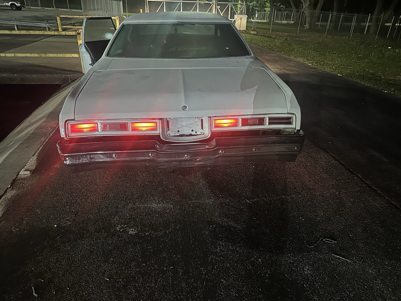 Chevrolet-Impala-1976-Coupe-12