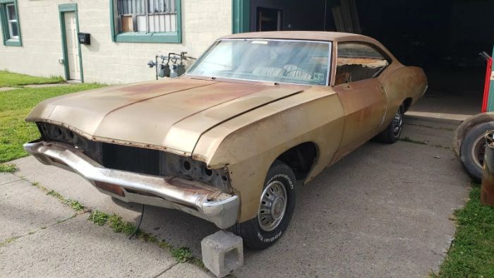 Chevrolet-Impala-ss-1967-Gold-Gold-2