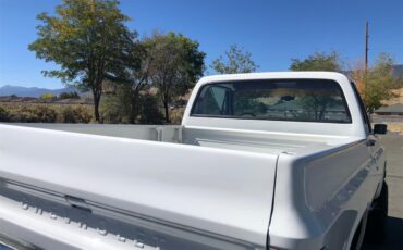 Chevrolet-K-10-1978-White-Red-3