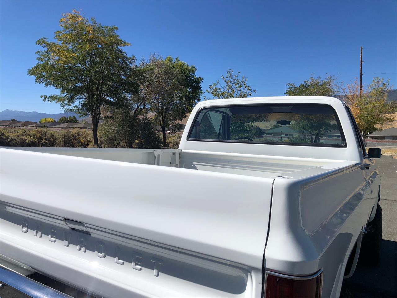Chevrolet-K-10-1978-White-Red-3