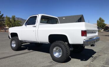 Chevrolet-K-10-1978-White-Red-6