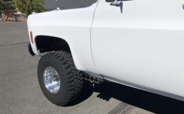 Chevrolet-K-10-1978-White-Red-7