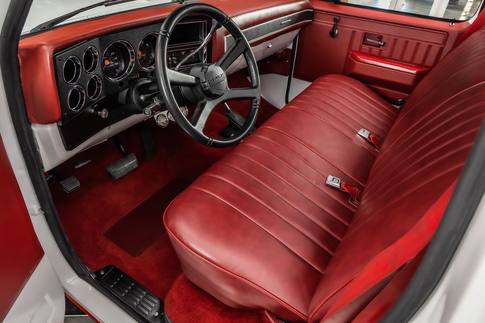 Chevrolet-K-10-1987-Pickup-Truck-2
