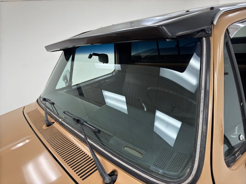 Chevrolet-K10-1986-Nevada-Gold-Black-13
