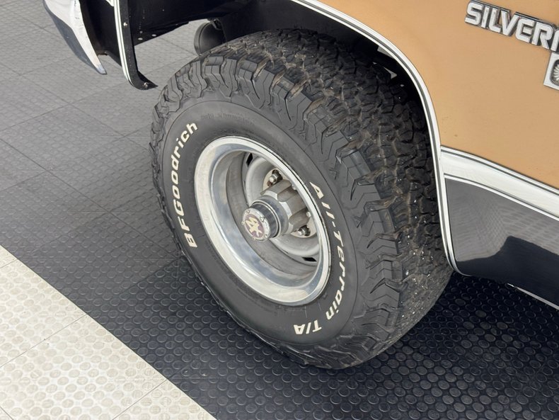 Chevrolet-K10-1986-Nevada-Gold-Black-15