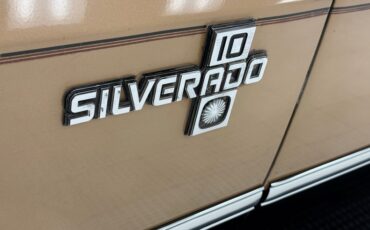 Chevrolet-K10-1986-Nevada-Gold-Black-16