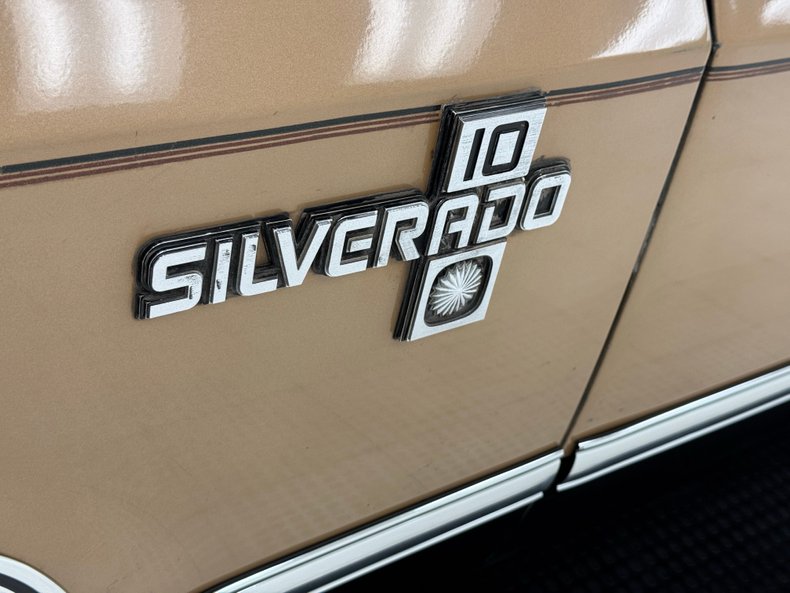 Chevrolet-K10-1986-Nevada-Gold-Black-16