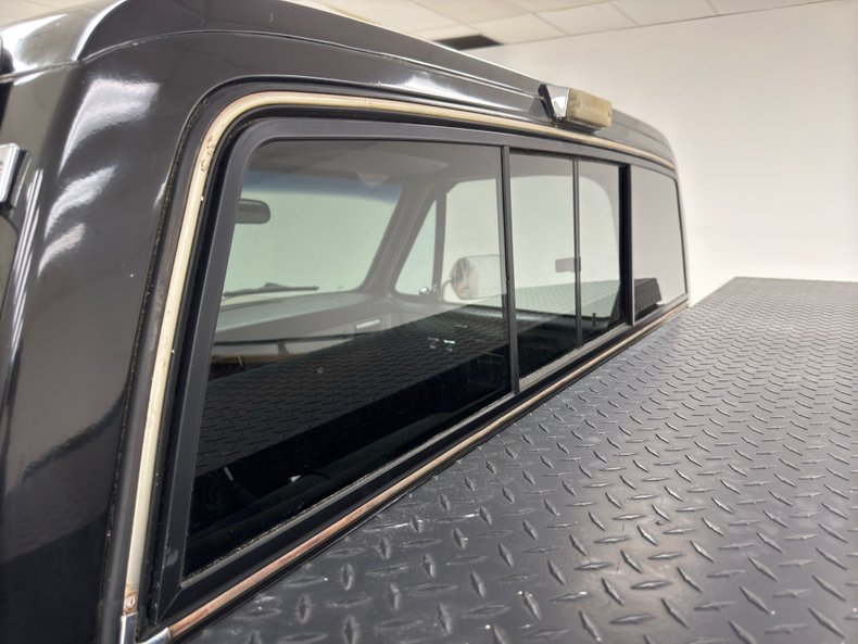 Chevrolet-K10-1986-Nevada-Gold-Black-18