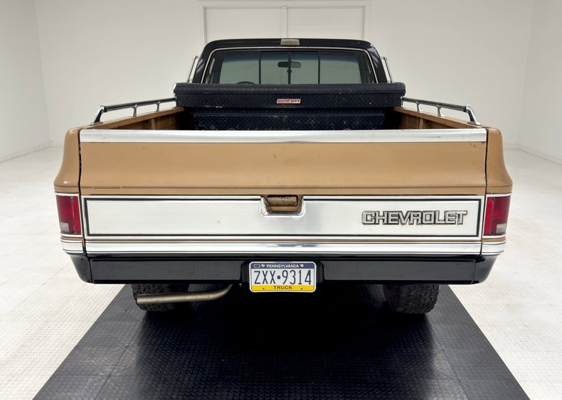 Chevrolet-K10-1986-Nevada-Gold-Black-2
