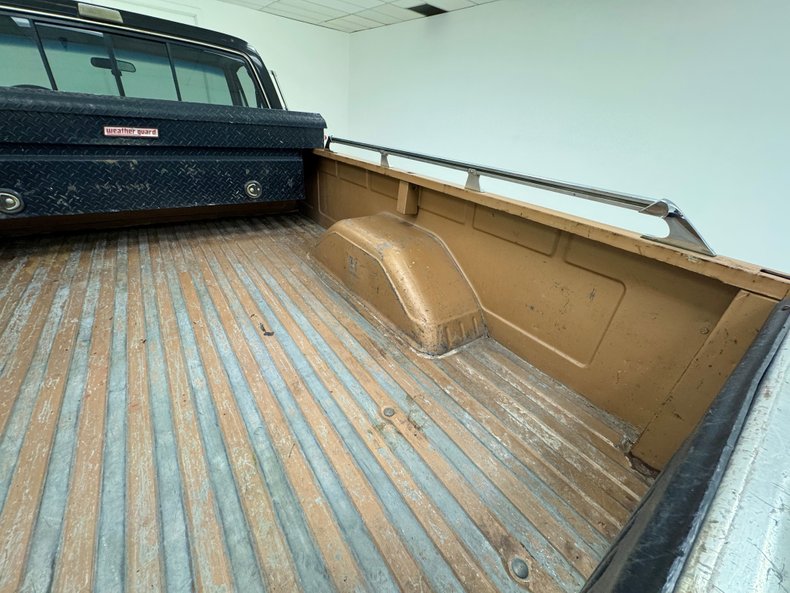 Chevrolet-K10-1986-Nevada-Gold-Black-23
