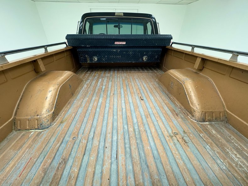 Chevrolet-K10-1986-Nevada-Gold-Black-24