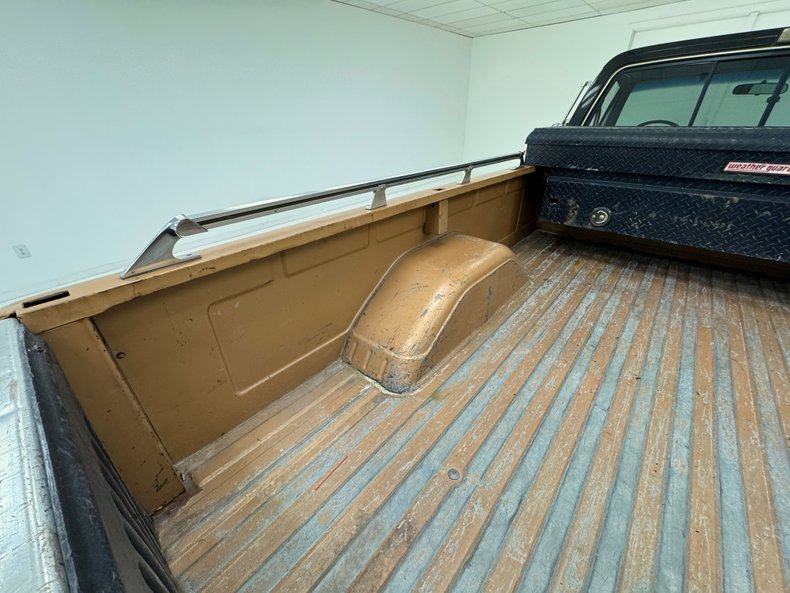 Chevrolet-K10-1986-Nevada-Gold-Black-25