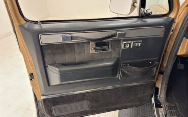 Chevrolet-K10-1986-Nevada-Gold-Black-26