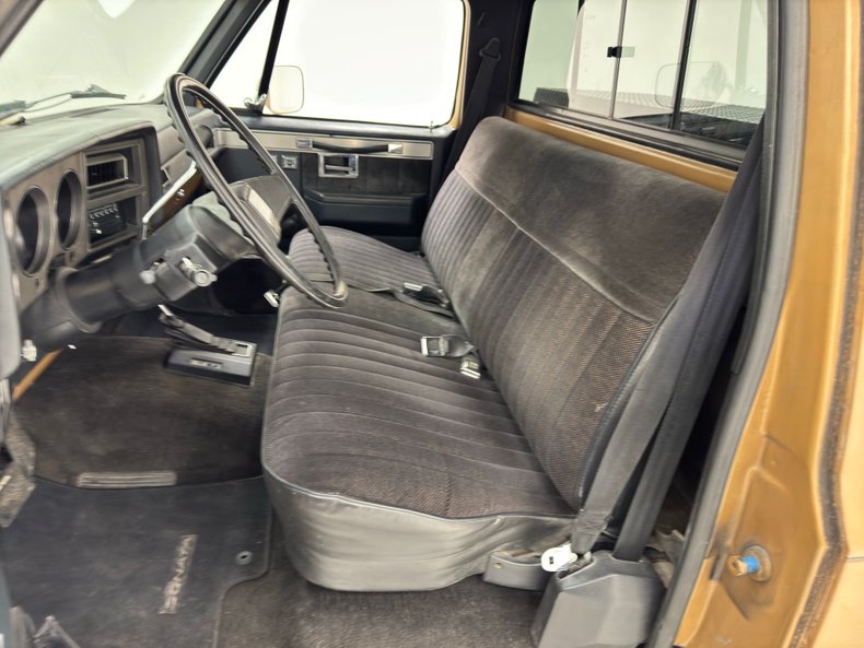 Chevrolet-K10-1986-Nevada-Gold-Black-29
