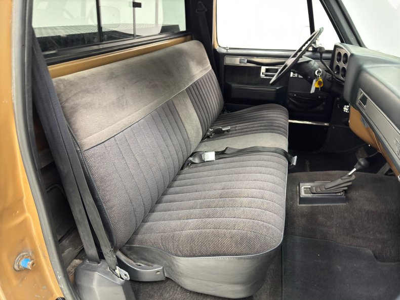 Chevrolet-K10-1986-Nevada-Gold-Black-31