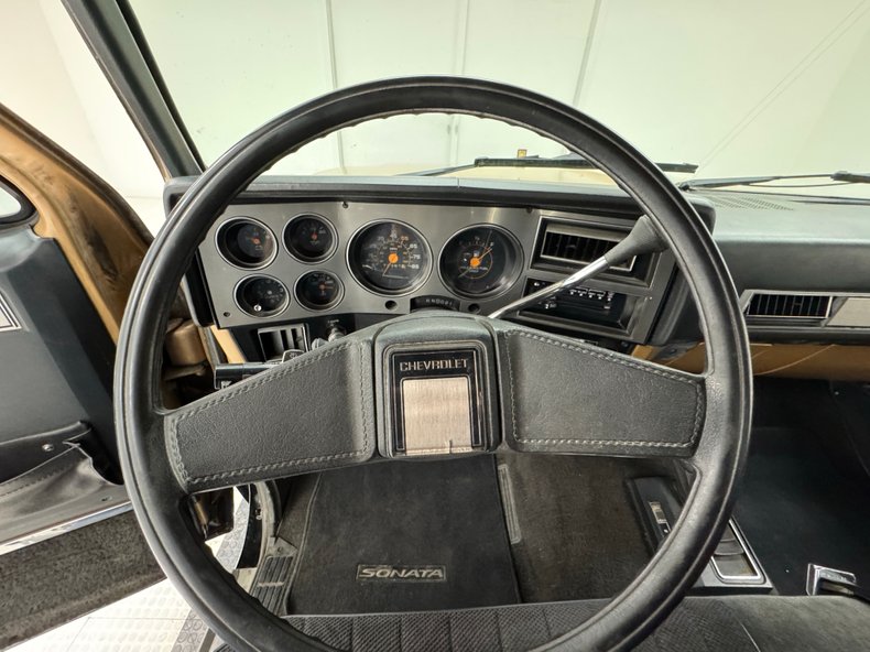 Chevrolet-K10-1986-Nevada-Gold-Black-33