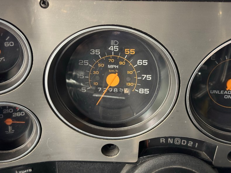 Chevrolet-K10-1986-Nevada-Gold-Black-35