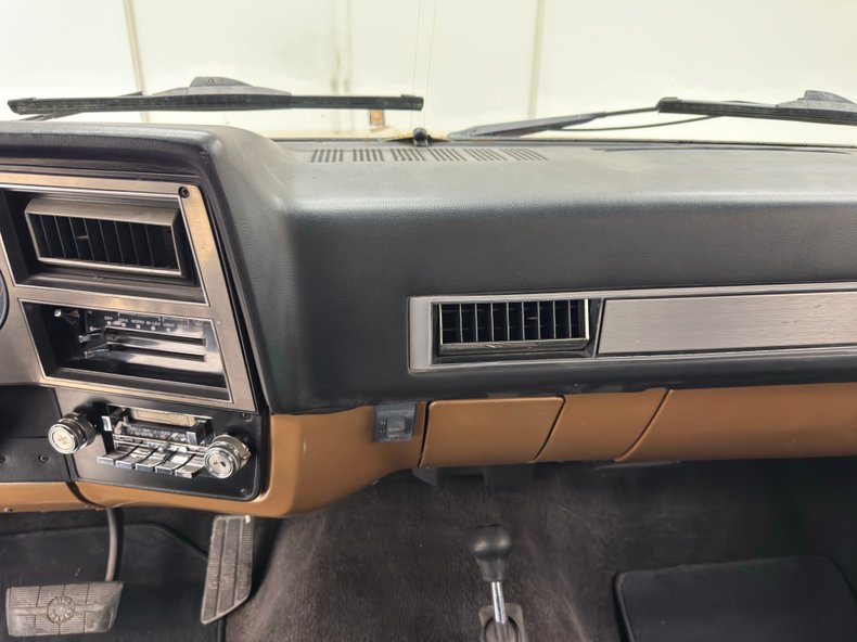 Chevrolet-K10-1986-Nevada-Gold-Black-36