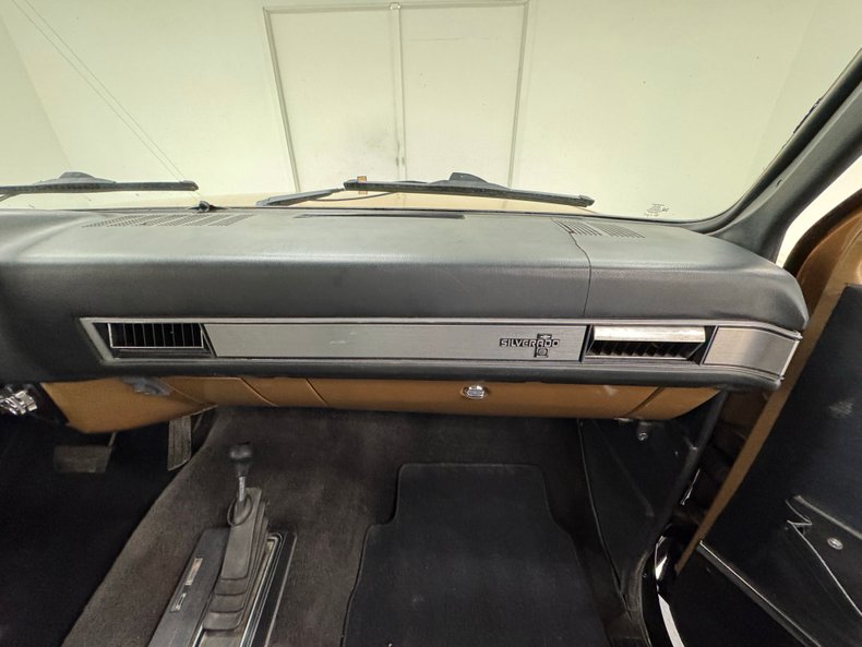 Chevrolet-K10-1986-Nevada-Gold-Black-37