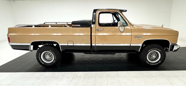 Chevrolet-K10-1986-Nevada-Gold-Black-4