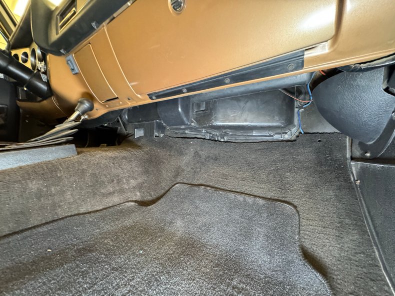 Chevrolet-K10-1986-Nevada-Gold-Black-40