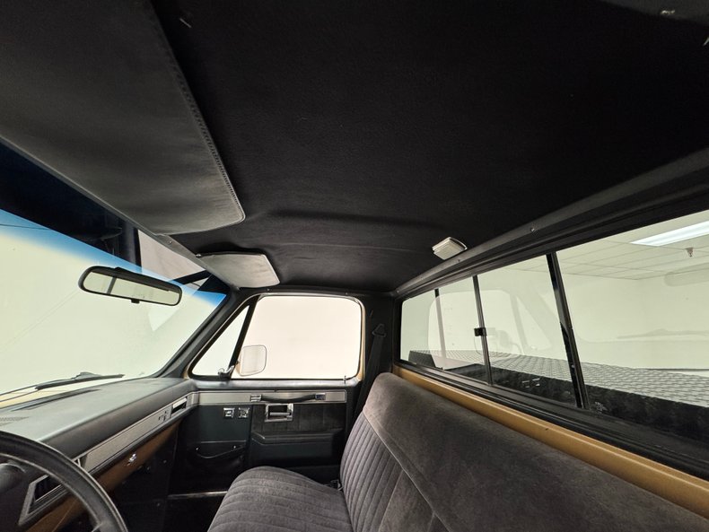 Chevrolet-K10-1986-Nevada-Gold-Black-41