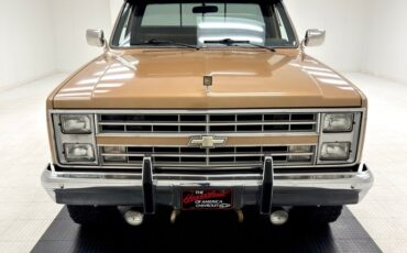 Chevrolet-K10-1986-Nevada-Gold-Black-6