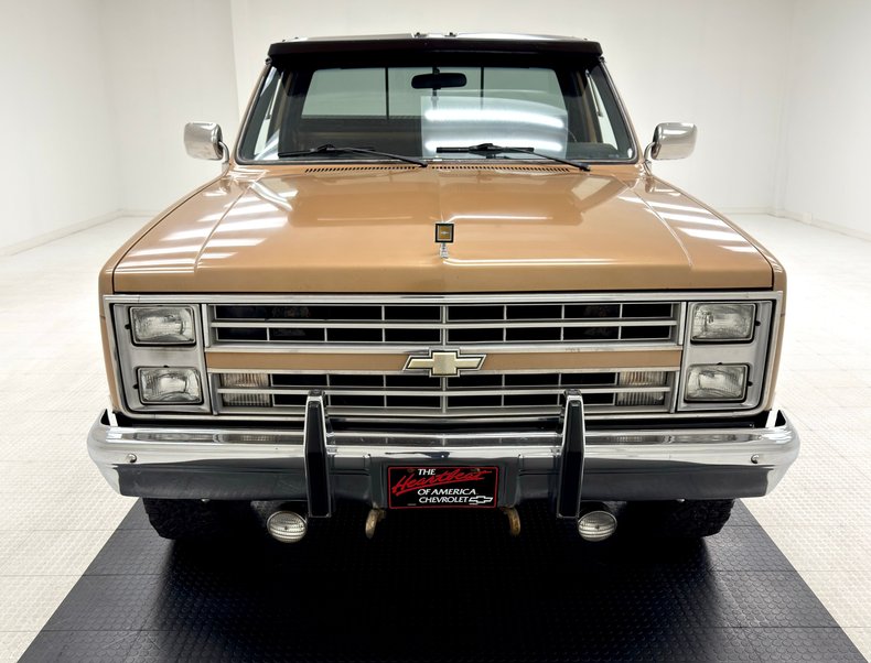 Chevrolet-K10-1986-Nevada-Gold-Black-6