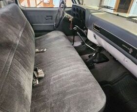 Chevrolet-K10-1987-White-Gray-10