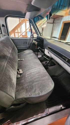 Chevrolet-K10-1987-White-Gray-10