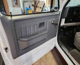 Chevrolet-K10-1987-White-Gray-11