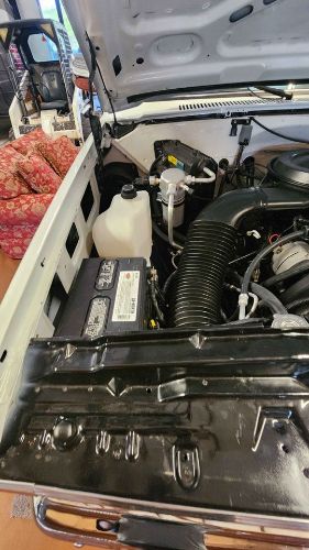 Chevrolet-K10-1987-White-Gray-14