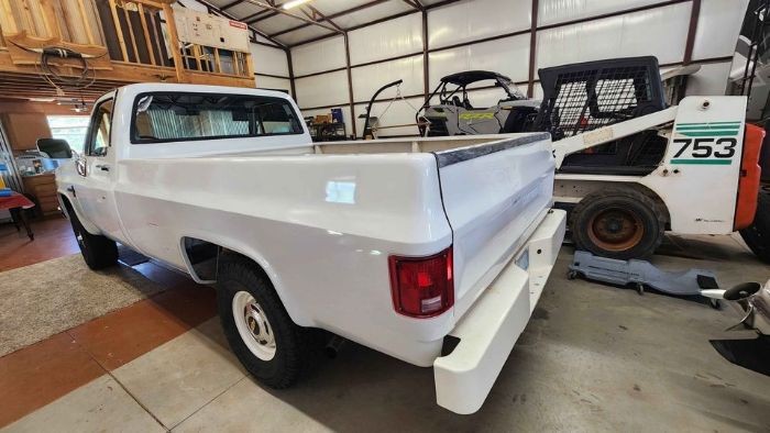Chevrolet-K10-1987-White-Gray-4