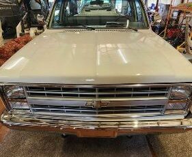 Chevrolet-K10-1987-White-Gray-6