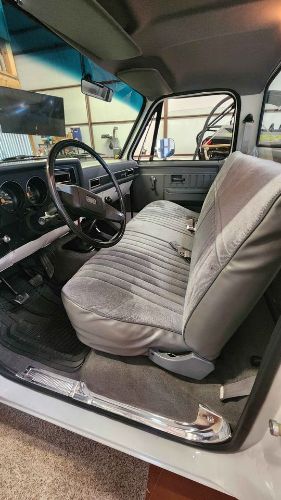Chevrolet-K10-1987-White-Gray-9