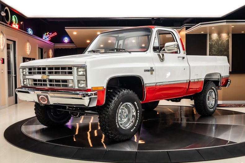 Chevrolet-K10-1987-White-Red-11