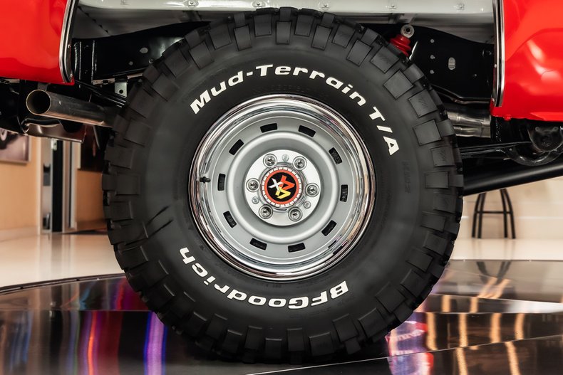 Chevrolet-K10-1987-White-Red-12