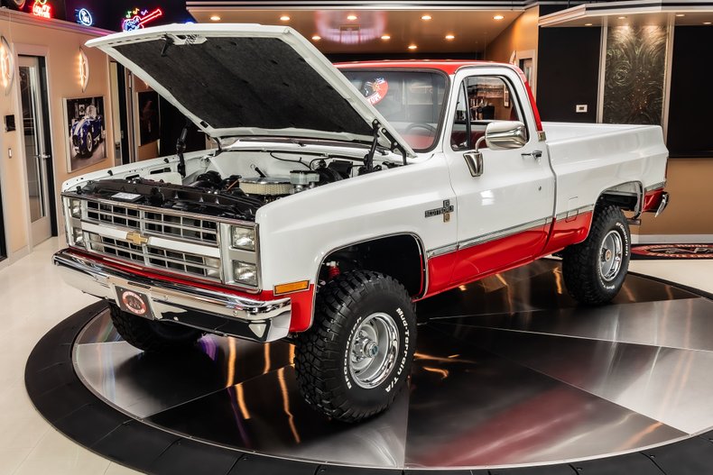 Chevrolet-K10-1987-White-Red-16