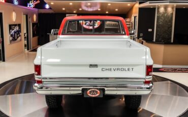 Chevrolet-K10-1987-White-Red-17